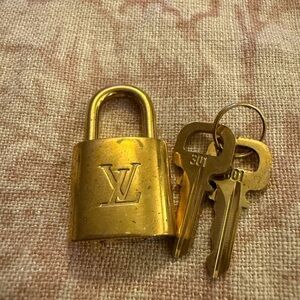 #301 Authentic LV Lock and Keys #301
